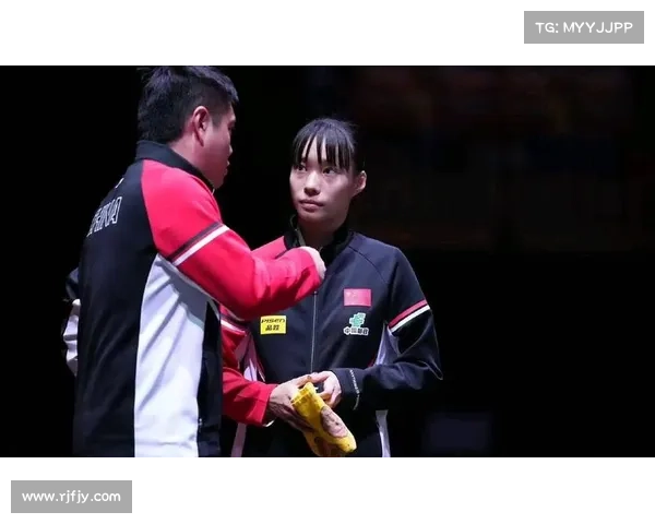 石洵瑶鏖战七局险胜早田希娜 赛后与教练热泪相拥见证胜利时刻